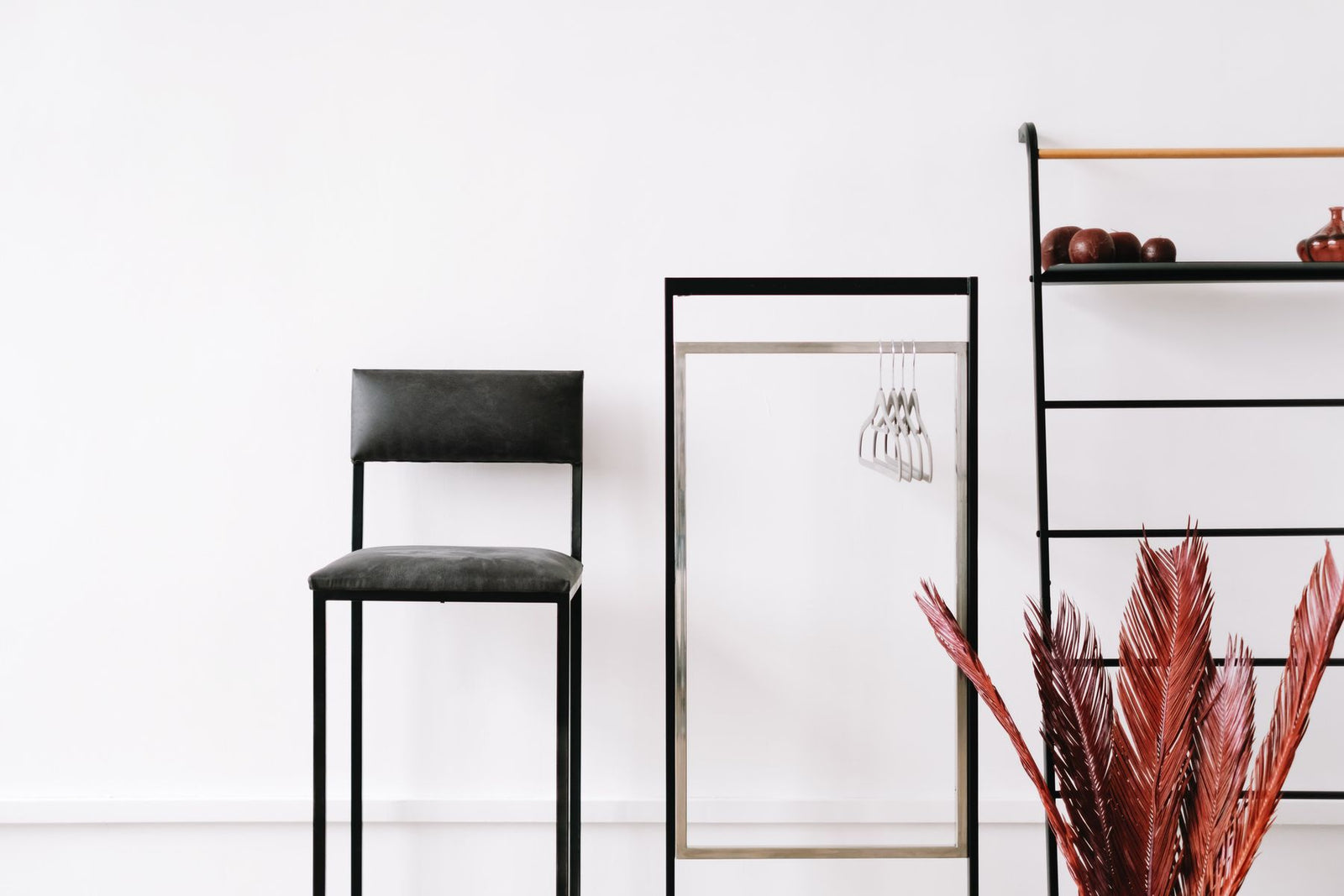 Beneficios del mobiliario metálico en el diseño interior.