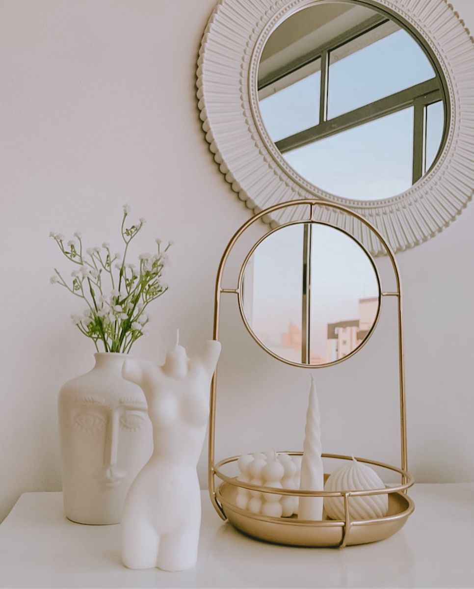 Diseño minimalista con accesorios metálicos para el hogar
