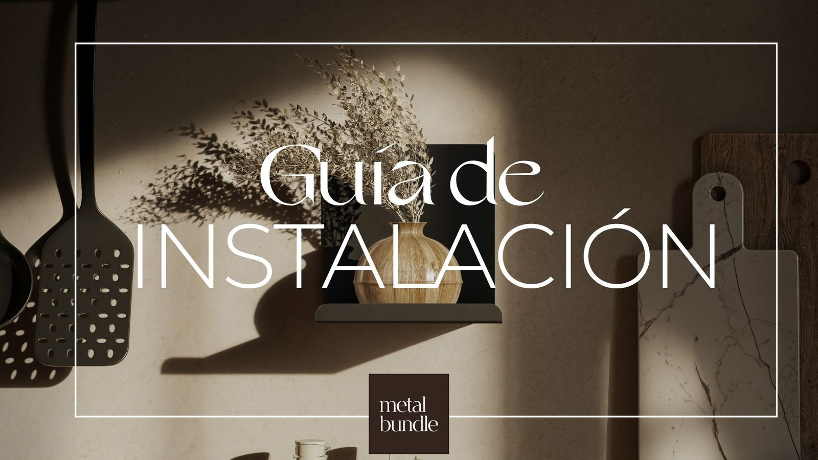 Estante de metal negro Runa en cocina